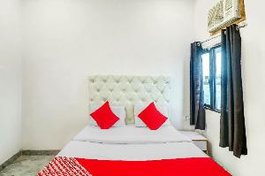 OYO 77833 Galaxy Hotel & Restaurant, Moradabad