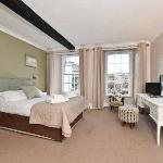 Hotels near Bowood House - Lansdowne Strand Hotel