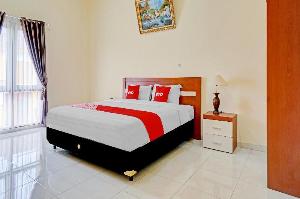 Collection O 90693 ORCHID EDOTEL Boyolangu, Tulungagung