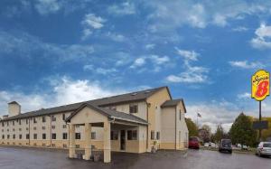 Super 8 by Wyndham Rockford, Rockford
