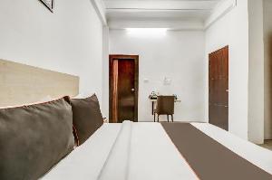 OYO 79138 Collection O Hotel Premier Inn, Allahabad