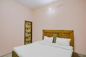 SPOT ON 78690 Hotel Meet, Meerut