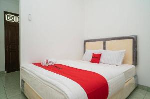 RedDoorz near Bundaran Ciceri, Banten