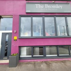 Hotels near Joe Longthorne Theatre Blackpool - The Bromley