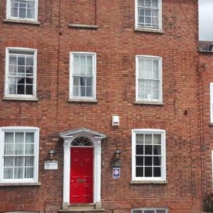 Hotels near Guildhall Arts Centre Grantham - The Red House