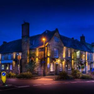 Hotels near Alex James' Farm Kingham - The White Hart Royal Moreton-in-Marsh Cotswolds