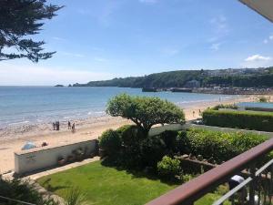 Swn Y Tonnau - Sea Front Apartment, Spectacular Sea Views, Parking, Direct Beach Access, Saundersfoot