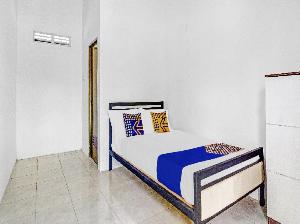 SPOT ON 90742 Kinanthy Garden Syariah, Tulungagung