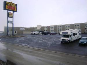 Dakota Inn, Minot