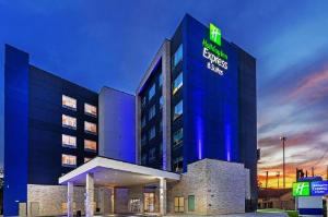 Holiday Inn Express & Suites Houston Downtown North By IHG hotel near George R. Brown Convention Center