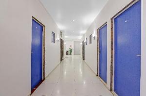 Vaccinated Staff - OYO 2798 Hotel Velvet, Rajkot