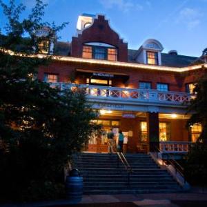 Hotels near Persimmon Country Club - McMenamins Edgefield