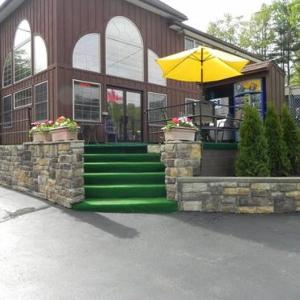 Mohican Resort Motel Conveniently located to all Lake George attractions