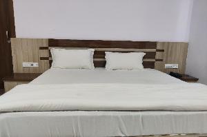 OYO 81176 Hotel Laksh, Karnal