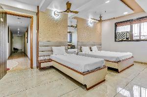 Capital O 84079 Hotel Falcon, Kalyan