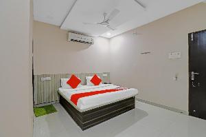 OYO 83837 Hotel Shiv Regency, Bhuj