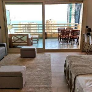 Studio climatisé - belle vue mer-piscine