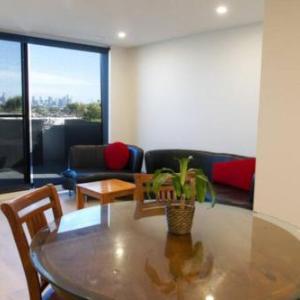 New Spacious 2 Bedroom With Gorgeous City Views