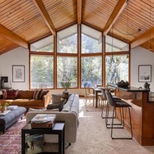 Bighorn - Ski Cabin w Sprawling Porch & Views