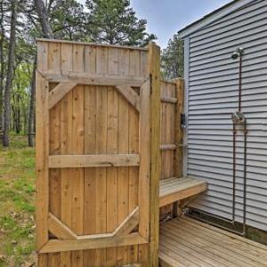 Quaint Wellfleet Cottage - 2 Mi to Coastline!