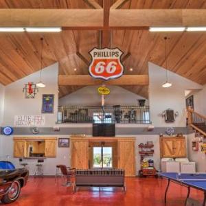 Canyon Barndominium with Hot Tub and Golf Cart!