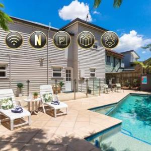 Pet Friendly Family Home In Brisbane - Relocations and Family Stays - Fast Internet - Parking - Netflix