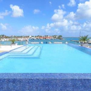 Stylish luxury condo central location ocean view pool gym