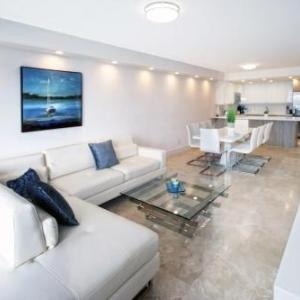 2BR and Den Luxury Condo with Bay Views 1002 condo