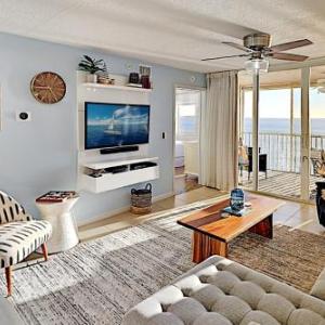 Top-Floor Beach Condo with Pools & Private Lanai condo