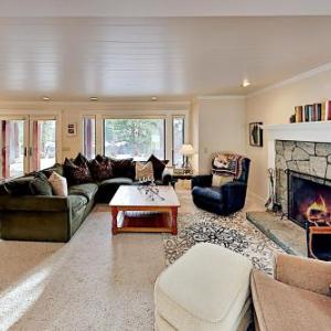 Tahoe Highlands Hideaway Near Skiing & Hiking home