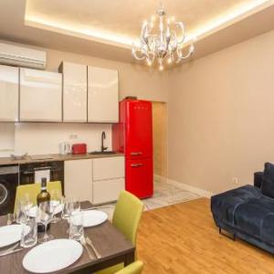 Elegant 2bdr Apartment with a Balcony