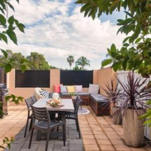 Sandcastles 1 8 Ala Moana Way - air conditioned townhouse with Wi-Fi and Complex Pool