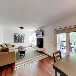 Alpine Escape - Stroll 10 Mins to Riverwalk condo