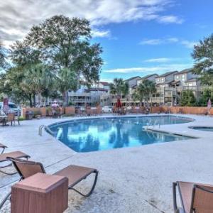 Only four short blocks to the ocean outdoor pool hot tub grilling picnic tables