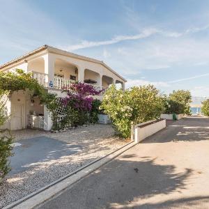 Apartments by the sea Vir - 18516