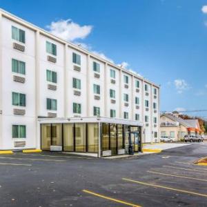 Hotels near Framingham State College - Motel 6 Boston West - Framingham