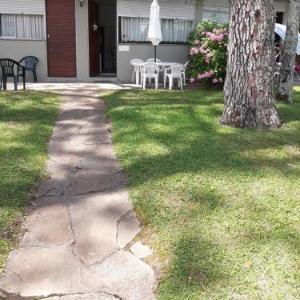 Apartamento con entrada independiente y jardín