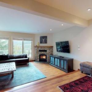 4BR | Blueberry Hill Estates | Lake View | Tranquil Setting | Gourmet Kitchen | Family-Sized