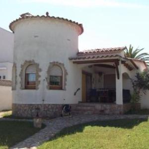 VILLA amb JARDÍ i AMARRE