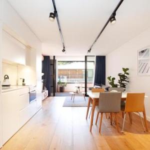 Stylish Studio with Balcony near Darling Square