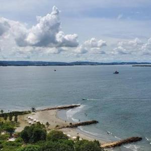Apartamento con VISTA AL MAR A una cuadra de la PLAYA. Piso 16