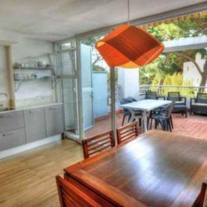 Camelies Apartament per 5 persones a 5 minuts de la Cala Rovira i a poca distància del centre de Platja d'Aro