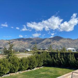Minaret Ridge - Family Friendly - Sleeps 8 - Mountain Views - Close to Lake