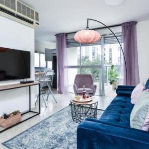 Mamad Charming 1BR Apt with Balcony with Mamad