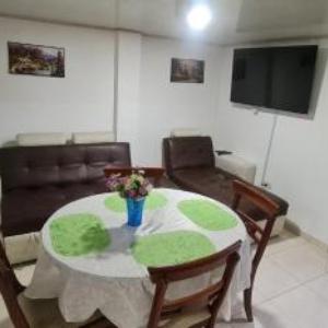 Acogedor apartamento familiar 2do piso - 06 personas - El Edén Centro Comercial