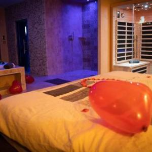LE LOFT A BULLES (85m2 Jacuzzi Hammam Billiard Bar Douche Sauna)