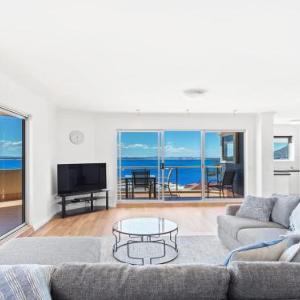 Breakwater Apartment 402