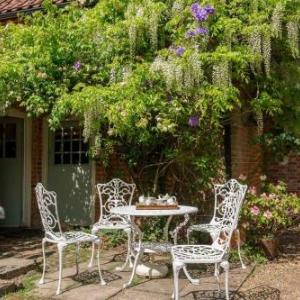 Cissys Cottage in a Nature Reserve 7 minutes from Aldeburgh seafront