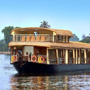 Private Houseboats