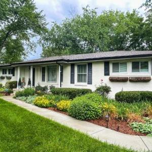 Crieve Hall Oasis - Sunroom Yard & Home Office home